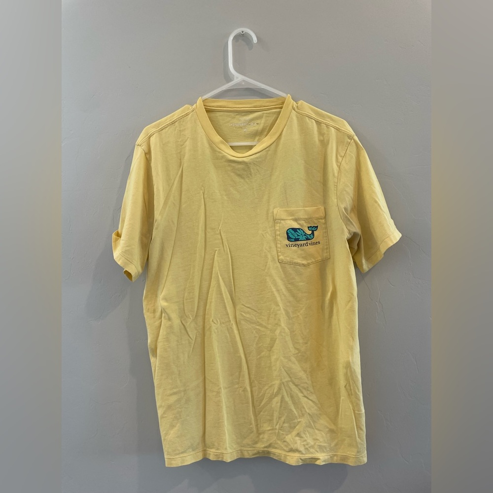 Vineyard Vines mens tee shirt medium yellow